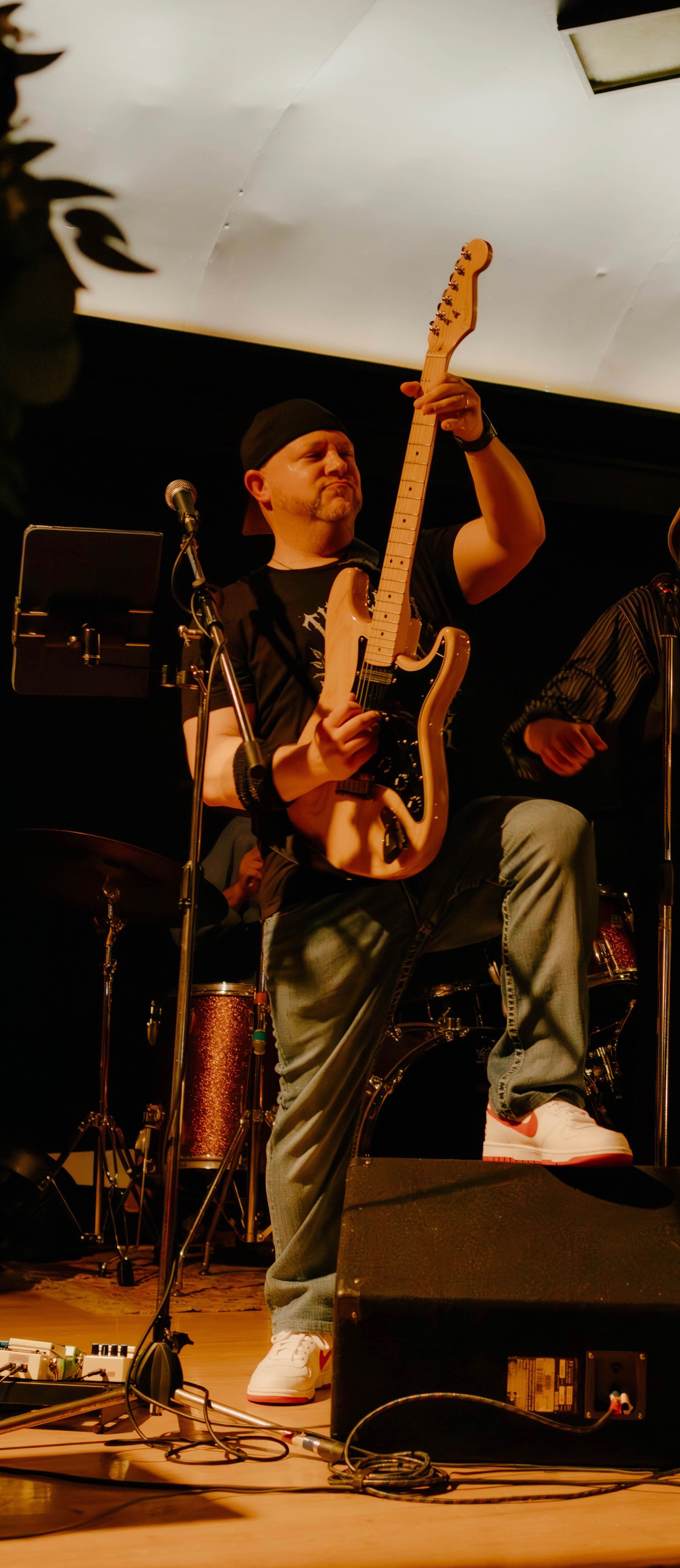 Mike Perillo playing guitar onstage